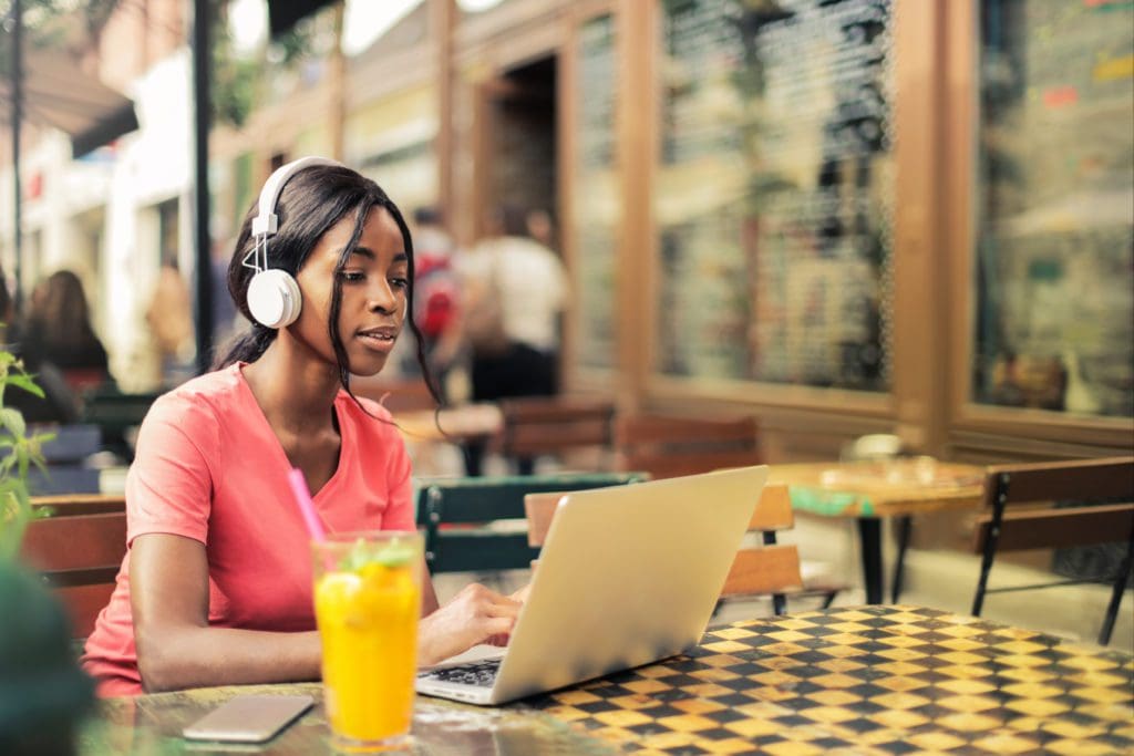 beautiful-afro-girl-bistro-s-terrace