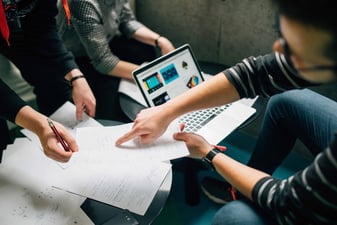 Verbos de acción y su importancia en el currículum